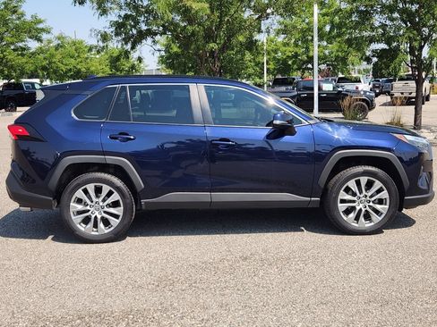 Used 2022 Toyota RAV4 XLE Premium AWD/4WD image 40