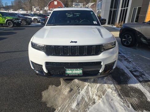 New 2025 Jeep Grand Cherokee L Laredo image 2