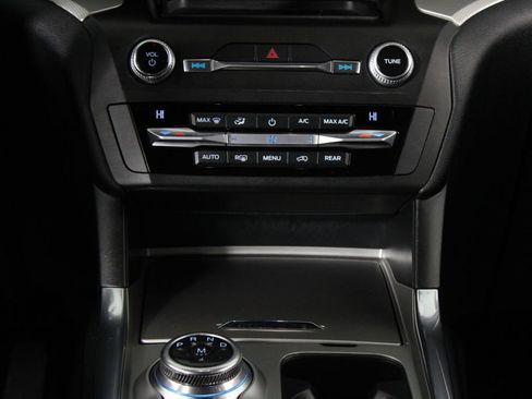 Used 2020 Ford Explorer XLT w/ Equipment Group 202A image 21