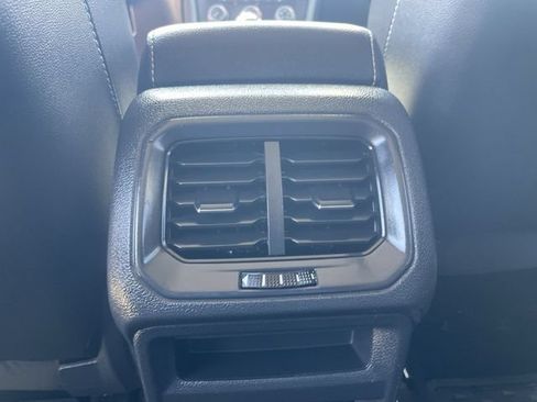 Used 2022 Volkswagen Taos SE FWD image 20