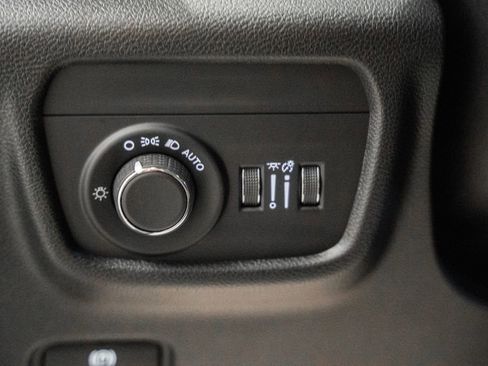 New 2025 Jeep Grand Cherokee Altitude image 38