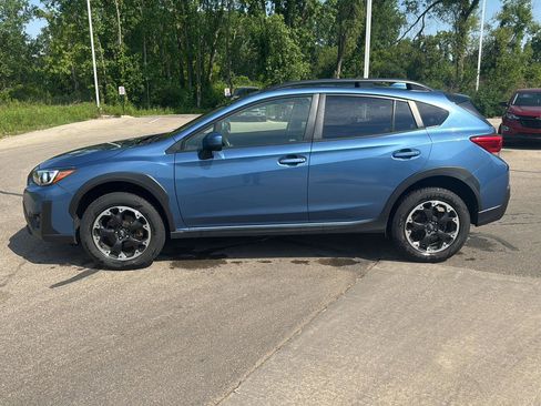 Used 2021 Subaru Crosstrek 2.0i Premium AWD/4WD image 2