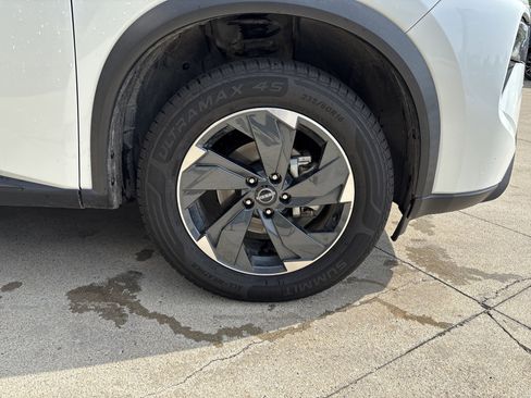 Used 2024 Nissan Rogue SV image 35