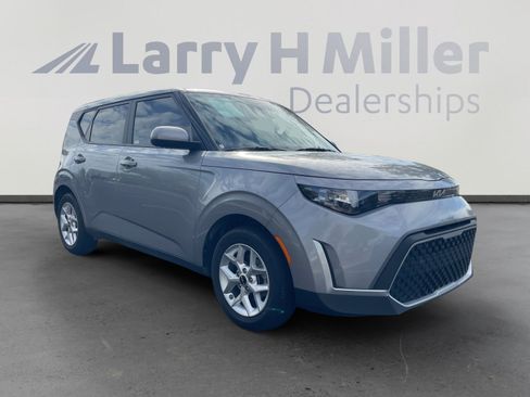 Used 2023 Kia Soul LX w/ LX Technology Package image 7