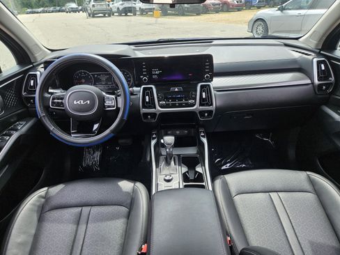Used 2022 Kia Sorento S w/ Panoramic Sunroof Package FWD image 13