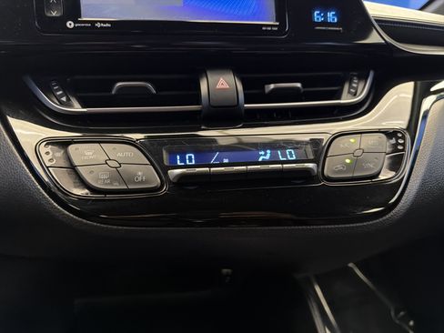 Used 2018 Toyota C-HR XLE FWD image 21