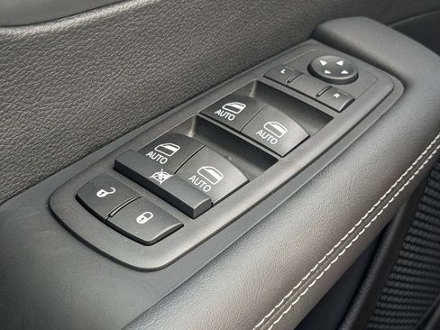New 2026 Chrysler Pacifica Select FWD image 21