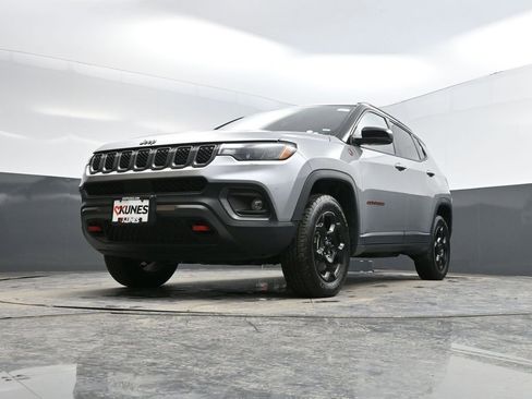 Used 2023 Jeep Compass Trailhawk image 32