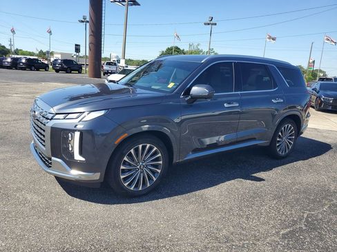 Used 2024 Hyundai Palisade Calligraphy FWD image 2