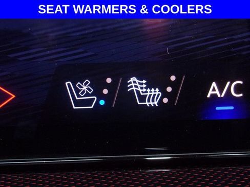 Used 2025 Chevrolet Traverse RS w/ LPO, Floor Liner Package AWD/4WD image 9