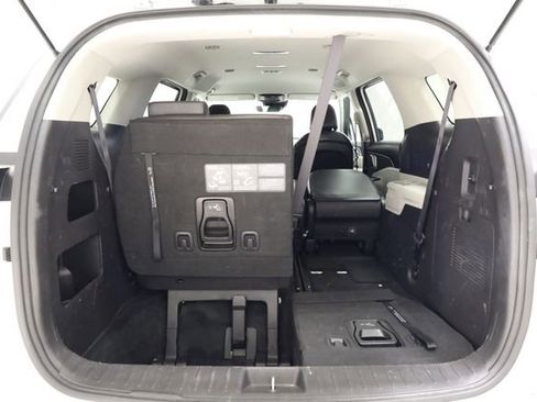 Used 2024 Kia Carnival LX image 36