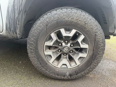 Used 2020 Toyota Tacoma TRD Off-Road w/ TRD Premium Off Road Package image 7