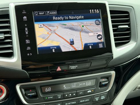 Used 2017 Honda Pilot Touring image 16
