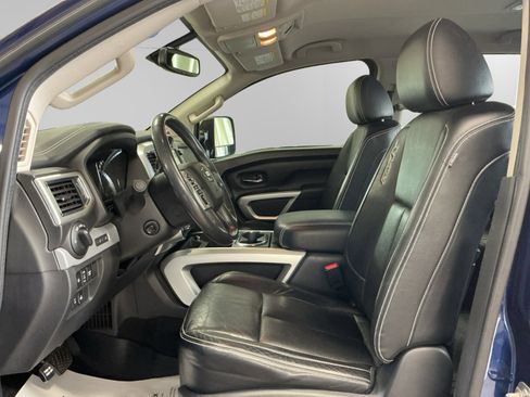 Used 2017 Nissan Titan PRO-4X w/ Pro-4x Convenience Package AWD/4WD image 9