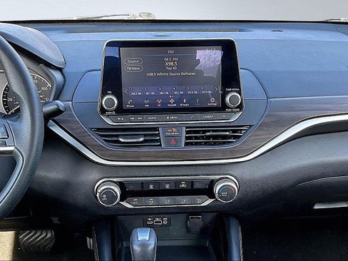 Used 2023 Nissan Altima 2.5 SV FWD image 6