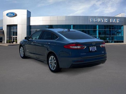 Certified 2019 Ford Fusion SE FWD image 3