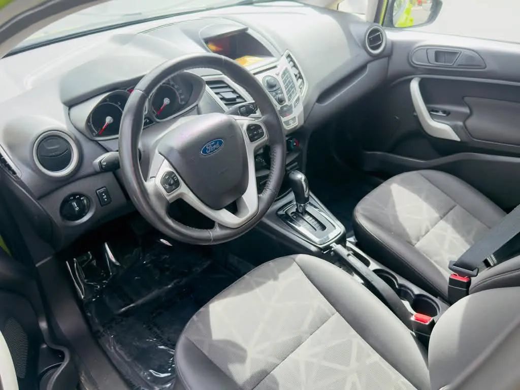 Used 2013 Ford Fiesta SE FWD image 9