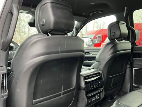Used 2024 Jeep Wagoneer L Series III w/ Flexible Seating Group AWD/4WD image 32