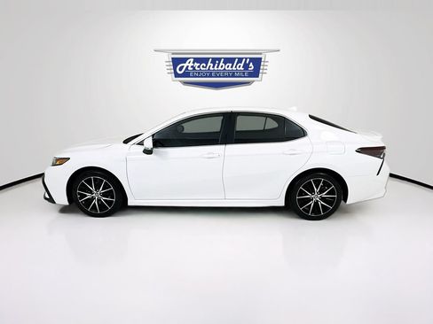 Used 2023 Toyota Camry SE FWD image 5