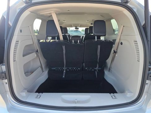 Certified 2024 Chrysler Pacifica Touring-L FWD image 18