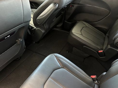 New 2026 Chrysler Pacifica Select image 12