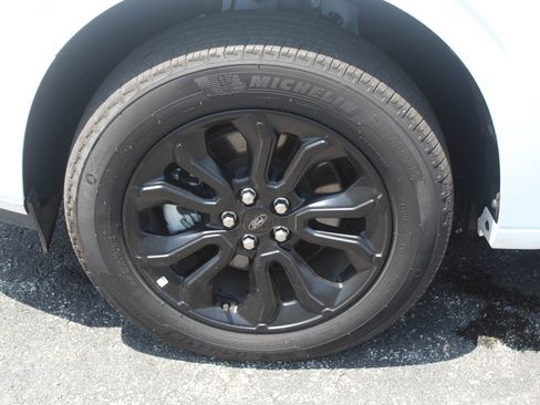 Used 2023 Ford Maverick Lariat w/ Black Appearance Package FWD image 2