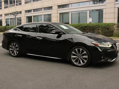 Used 2020 Nissan Maxima Platinum w/ Sport Mat Group FWD image 2