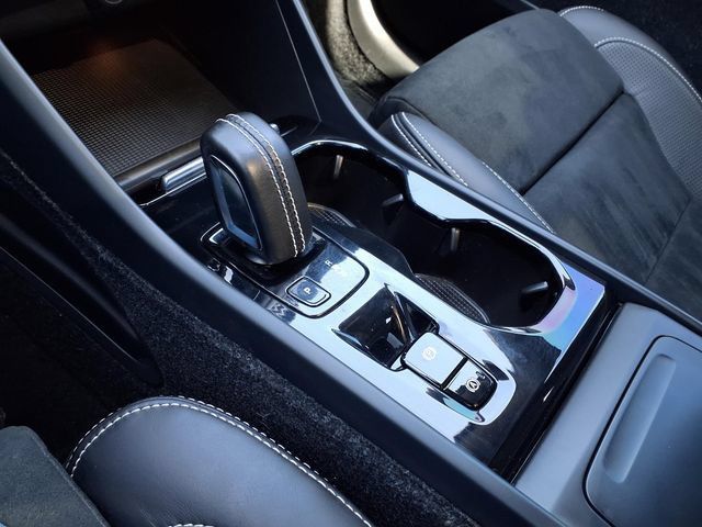 Used 2019 Volvo XC40 T5 R-Design AWD/4WD image 16