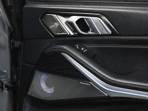 Used 2024 BMW X5 M60i image 17