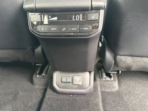 New 2026 Toyota Highlander Platinum AWD/4WD image 19