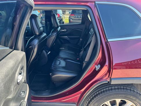 Used 2019 Jeep Cherokee Latitude Plus image 11