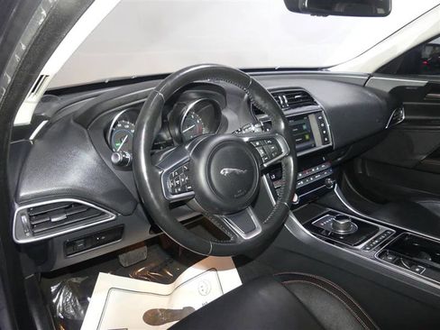 Used 2018 Jaguar XE Prestige AWD/4WD image 23