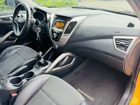 Used 2013 Hyundai Veloster FWD image 20