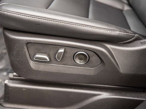 Used 2025 Cadillac Escalade Luxury image 24