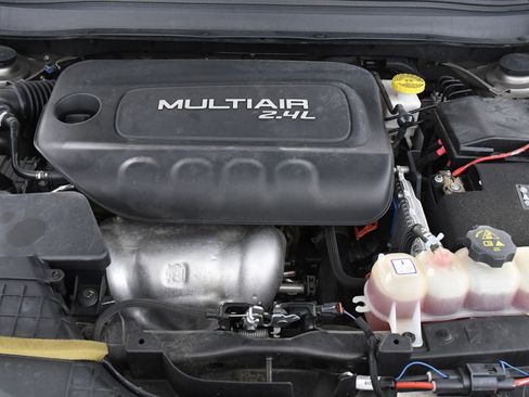 Used 2019 Jeep Cherokee Latitude w/ Popular Appearance Group image 35