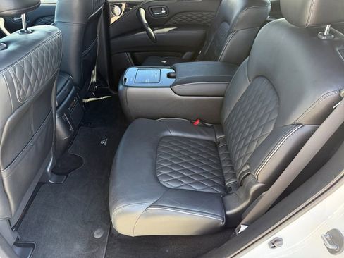Used 2024 INFINITI QX80 Sensory image 11