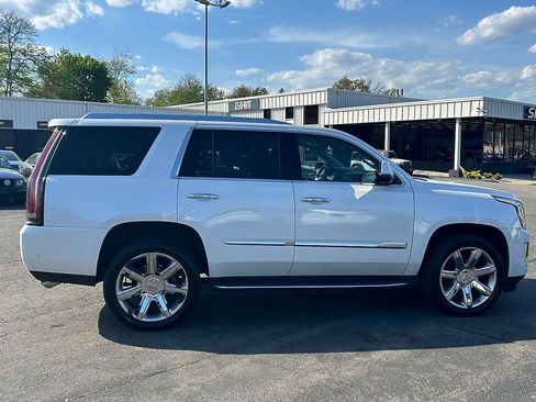 Used 2018 Cadillac Escalade Luxury AWD/4WD image 10