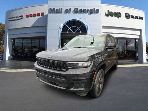 Used 2023 Jeep Grand Cherokee L Altitude image 3