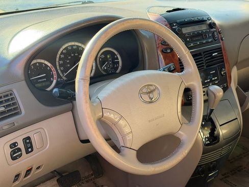 Used 2004 Toyota Sienna XLE image 6