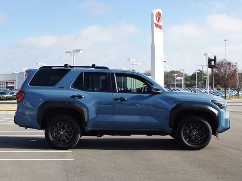 Used 2025 Toyota 4Runner SR5 image 18