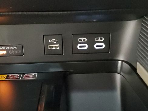 Used 2025 Toyota Camry SE FWD image 6
