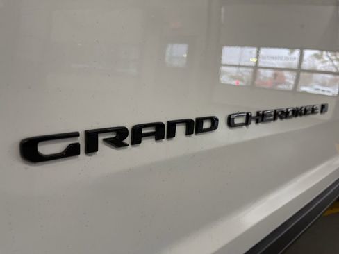 New 2025 Jeep Grand Cherokee L Altitude image 12