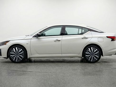 Used 2025 Nissan Altima 2.5 SV image 5