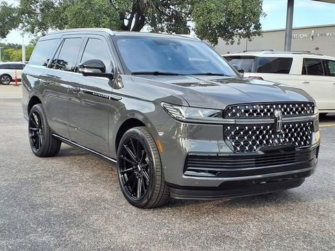 New 2025 Lincoln Navigator Black Label image 3