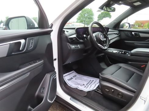Used 2026 Buick Enclave Preferred AWD/4WD image 17