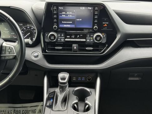 Used 2022 Toyota Highlander XSE FWD image 22