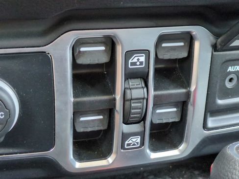 Used 2024 Jeep Wrangler Unlimited Sport AWD/4WD image 22