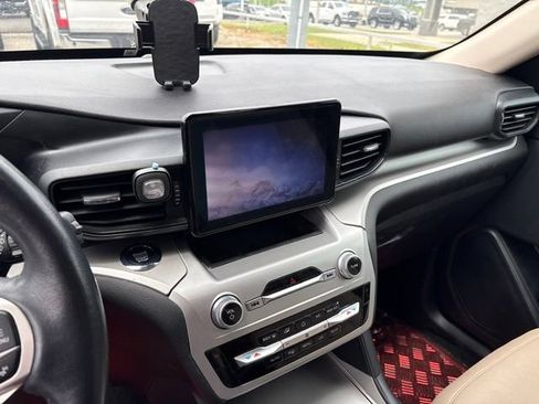 Used 2021 Ford Explorer XLT RWD image 10