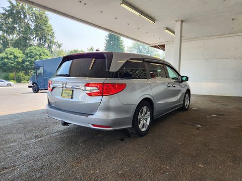 Used 2019 Honda Odyssey EX image 3