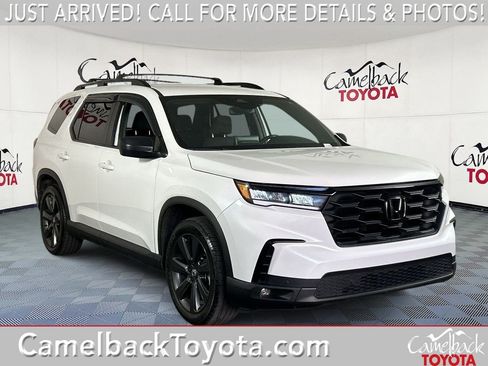 Used 2025 Honda Pilot Sport image 1